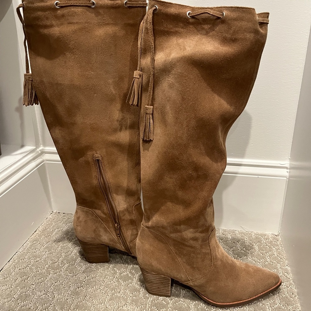 LAST CHANCE Sole Society Suede Boots